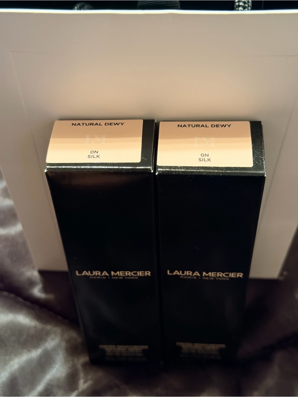 Laura Mercier Natural Dewy Foundation - 0n Silk (Light Beige)